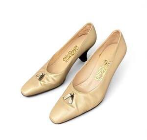 Vintage Salvatore Ferragamo Florence Beige Leather Low Heel Pumps